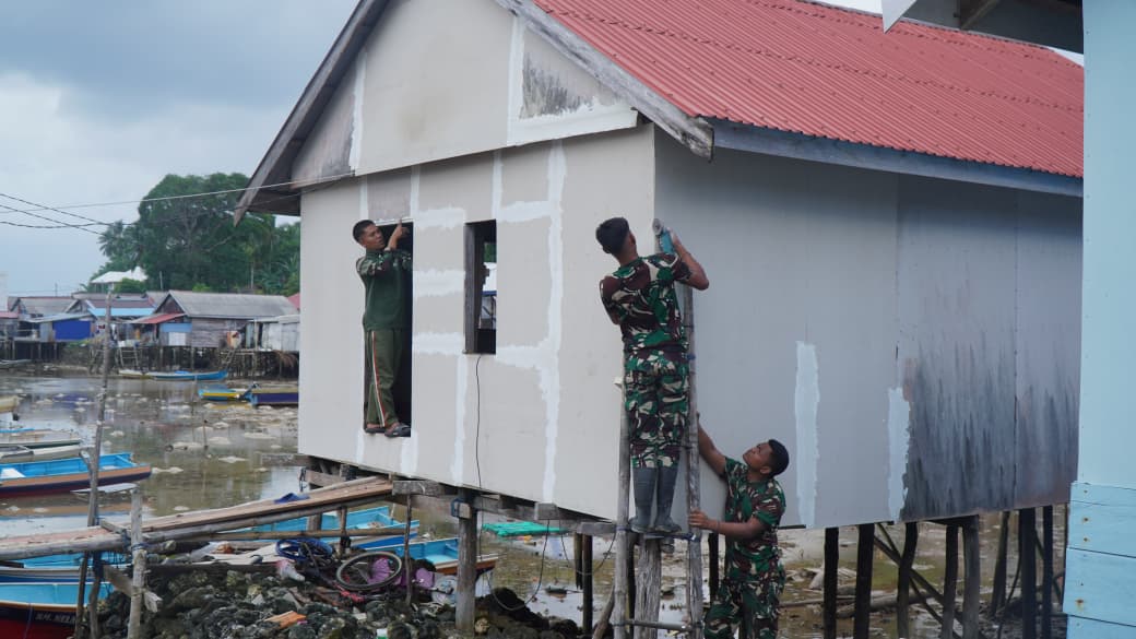 Renovasi RTLH di Desa Polewali Masuki Tahap Pemasangan Dinding dan Aplus