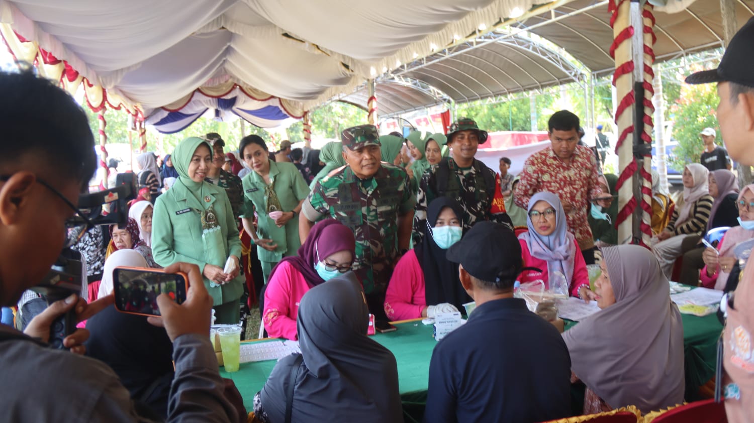 Donor Darah dan Pengobatan Gratis, Wujud Kepedulian TMMD Ke-129 untuk Warga Kapuas