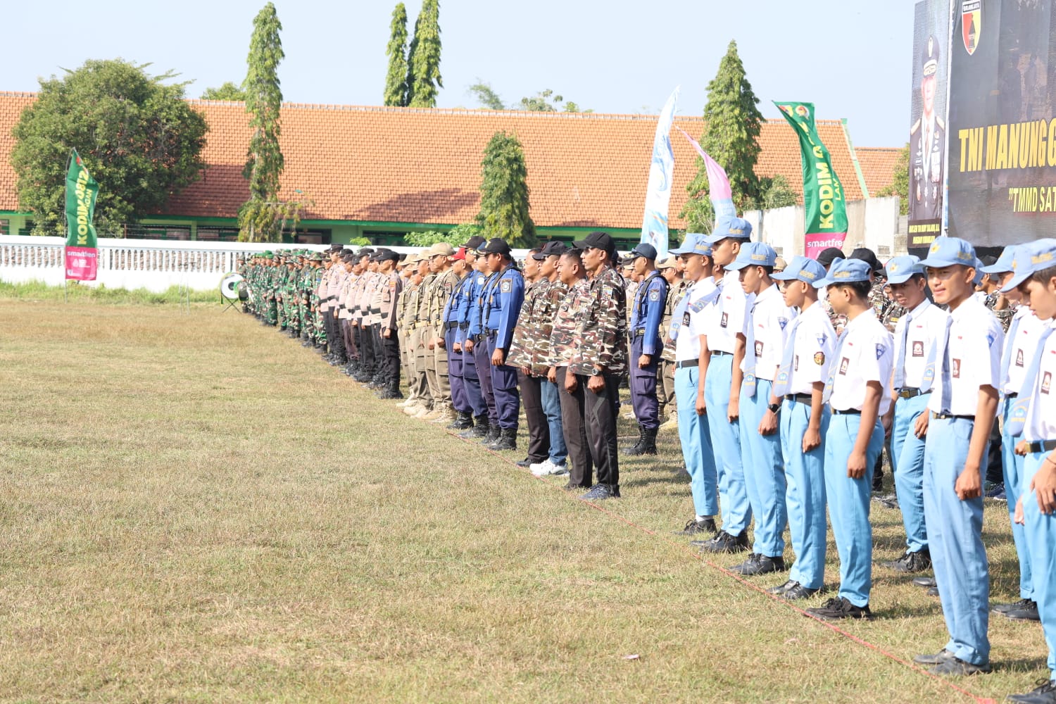 Keberanian dan Keteraturan Pasukan TMMD 129 Memukau Masyarakat Tlemang