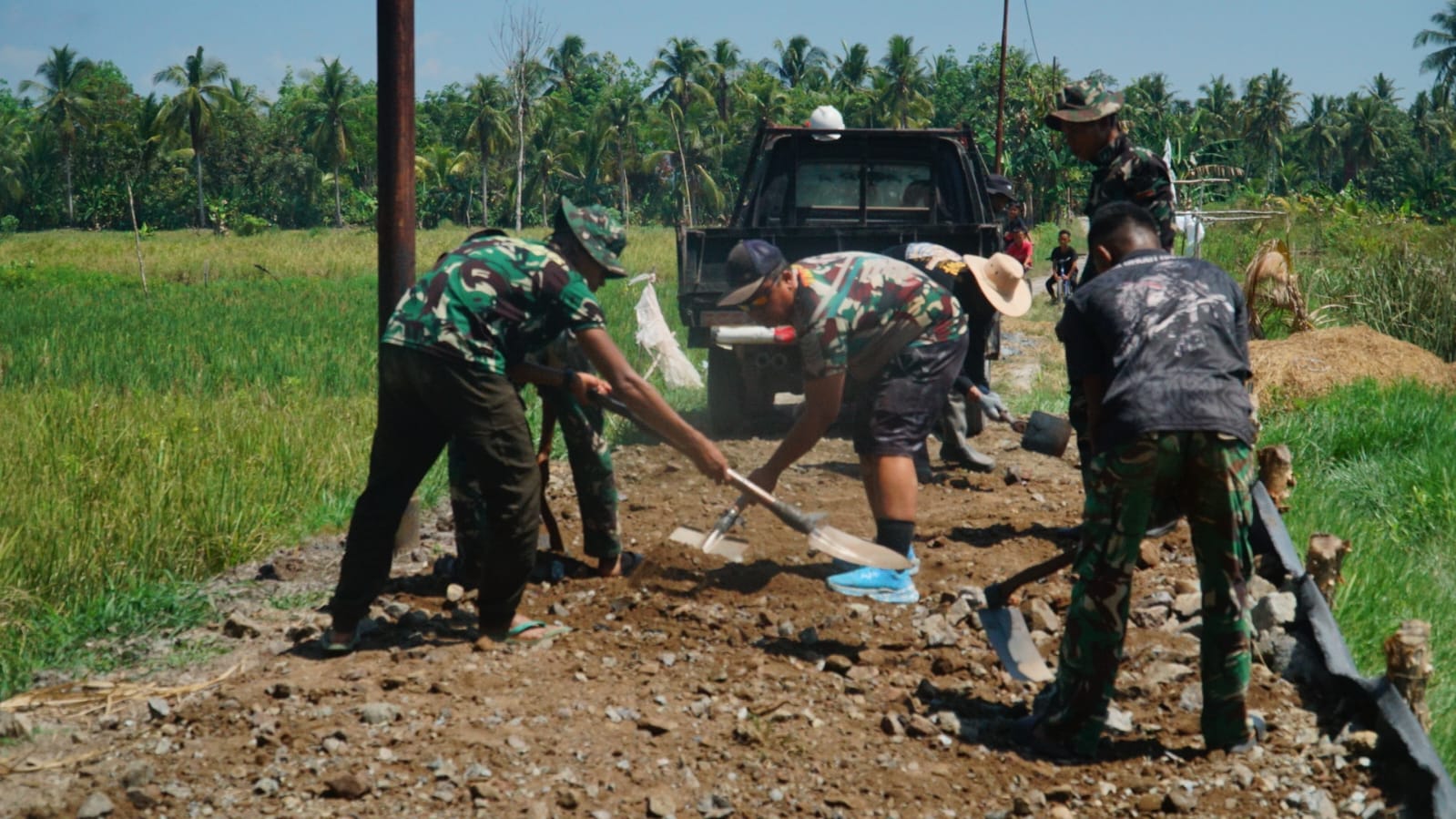 Penimbunan Badan Jalan 1,2 Kilometer Terus Dikebut, Satgas TMMD Ke-129 Optimalkan Progres Pembangunan