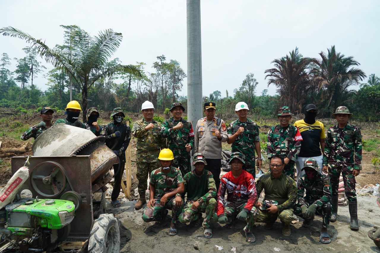 Bupati Irwan Tinjau Proyek Pembangunan Akses Jalan TMMD untuk Desa Parumpanai