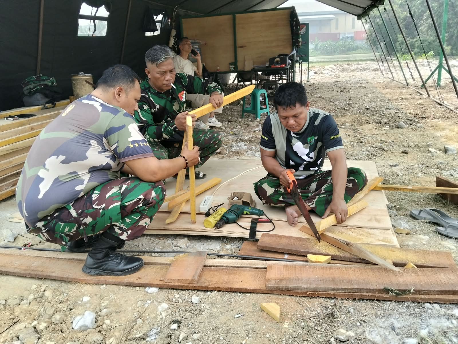 Persiapan konstruksi infrastruktur desa melalui bagesting oleh Satgas TMMD