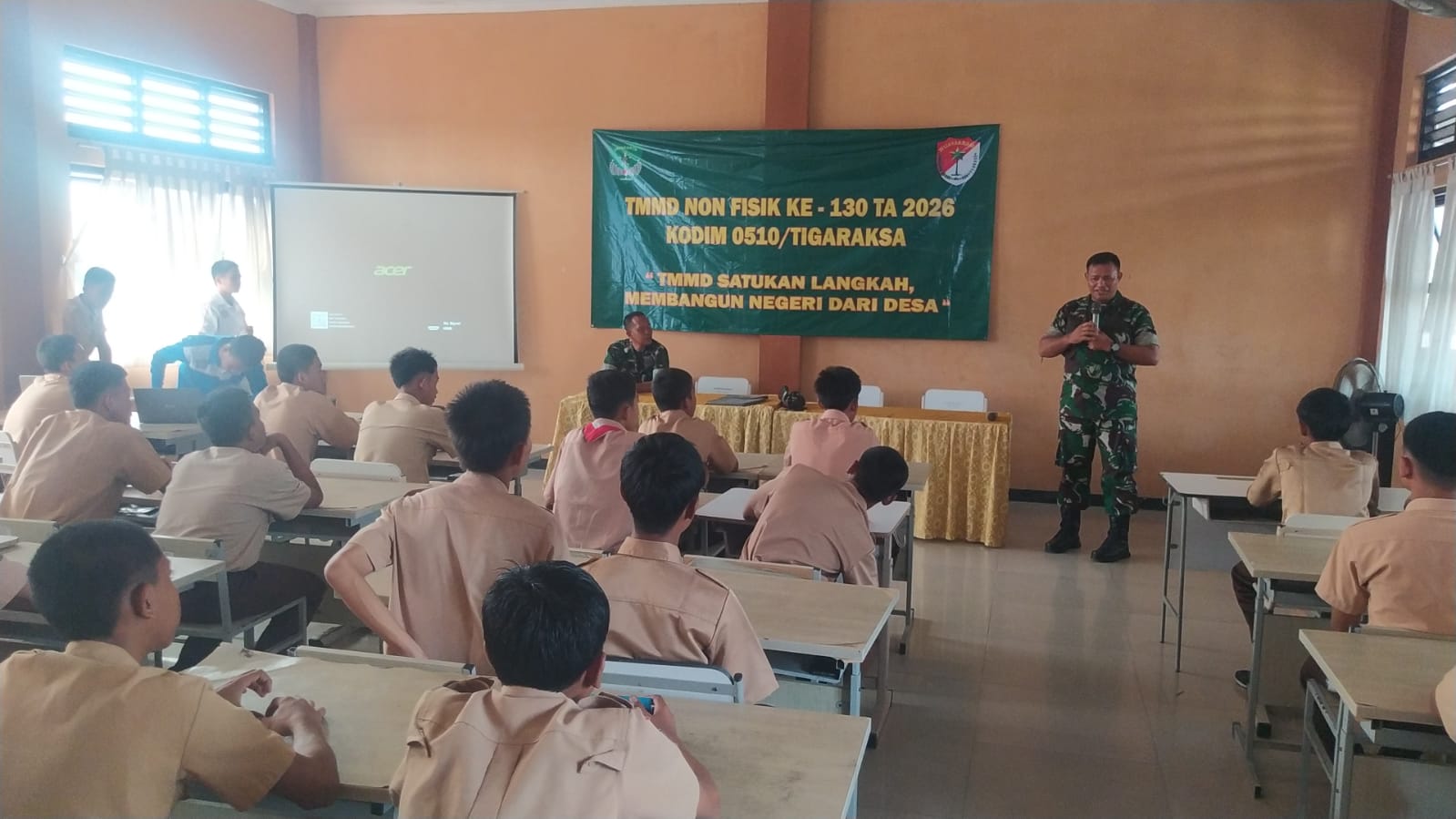 Peningkatan Nasionalisme Siswa SMKN 11 Melalui Penyuluhan TMMD di Tigaraksa