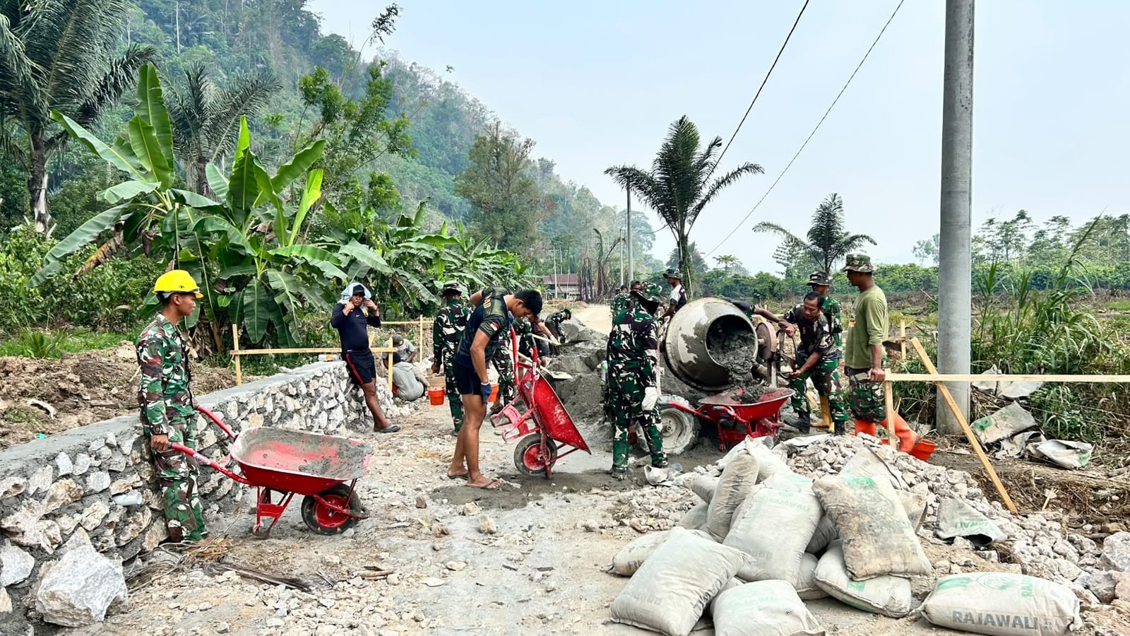 Inisiatif TMMD ke-130: Membangun Jalan untuk Kesejahteraan Warga Parumpanai
