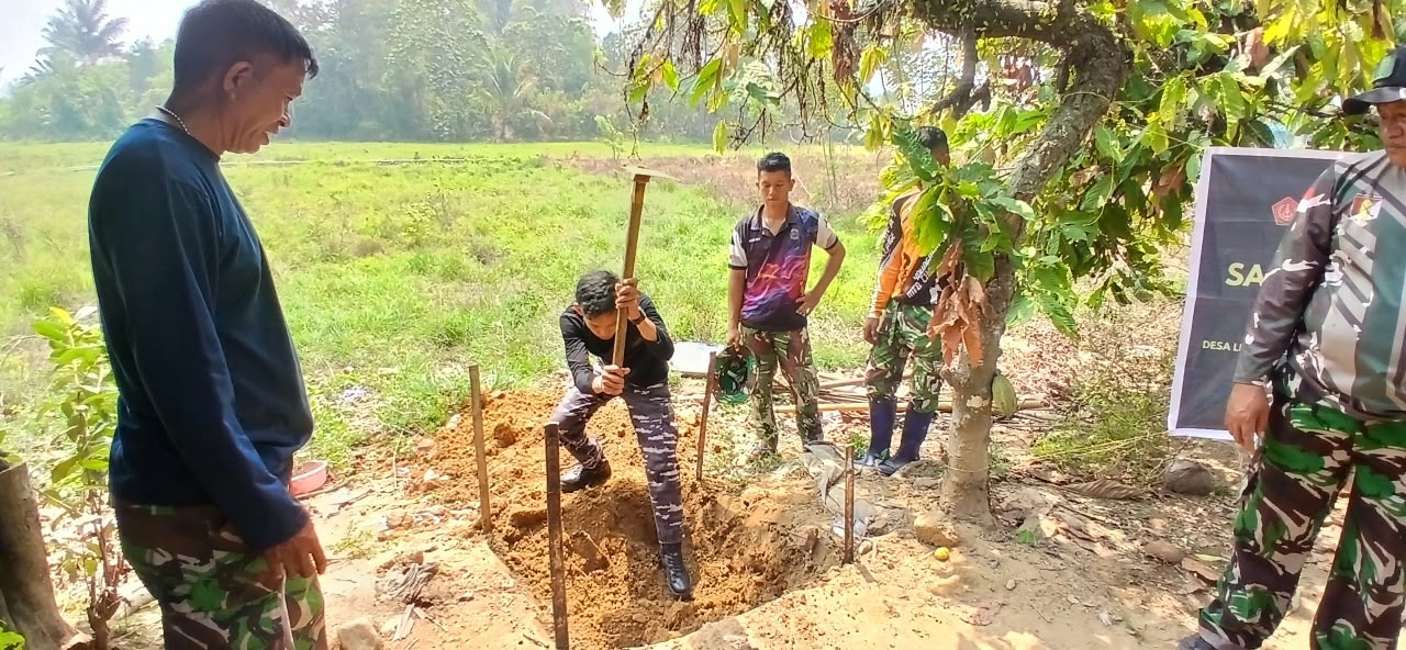 Awal Proyek Sanitasi MCK di Tiku Djobu Dipimpin Satgas TMMD Kodim 1307