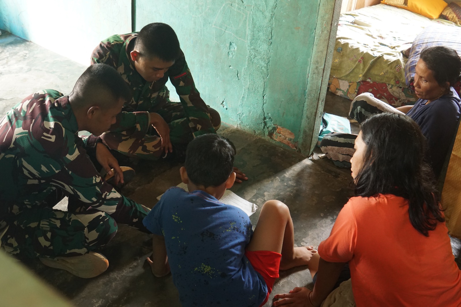 Satgas TMMD ke-130 Perkuat Ikatan Emosional Bersama Warga Kandang Limun