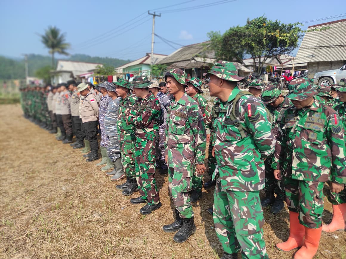 Tim TMMD ke-130 Siap Hadapi Renovasi Rumah Warga di Citorek Barat