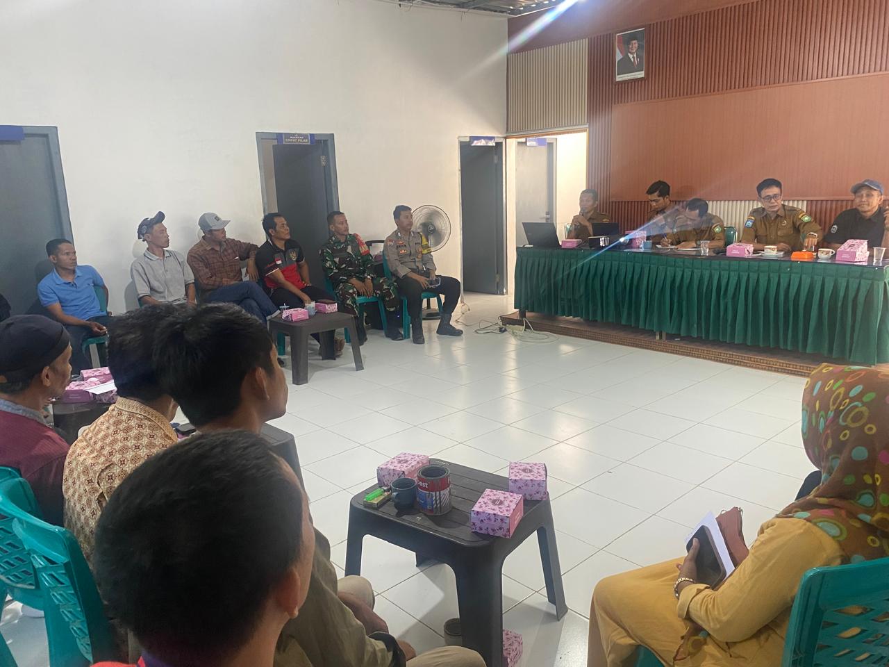 Babinsa Mendukung Penarikan Nomor Urut Calon Anggota BPD di Desa Mamak