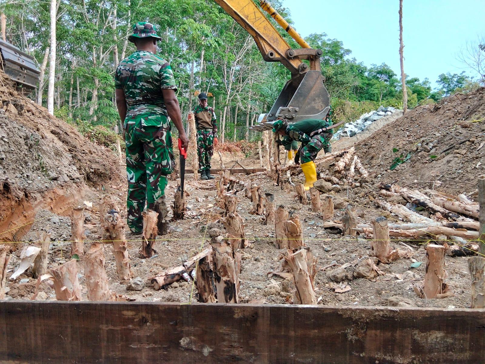 Pemasangan Trucuk Galam Memperkuat Jembatan Beton di Karang Rejo