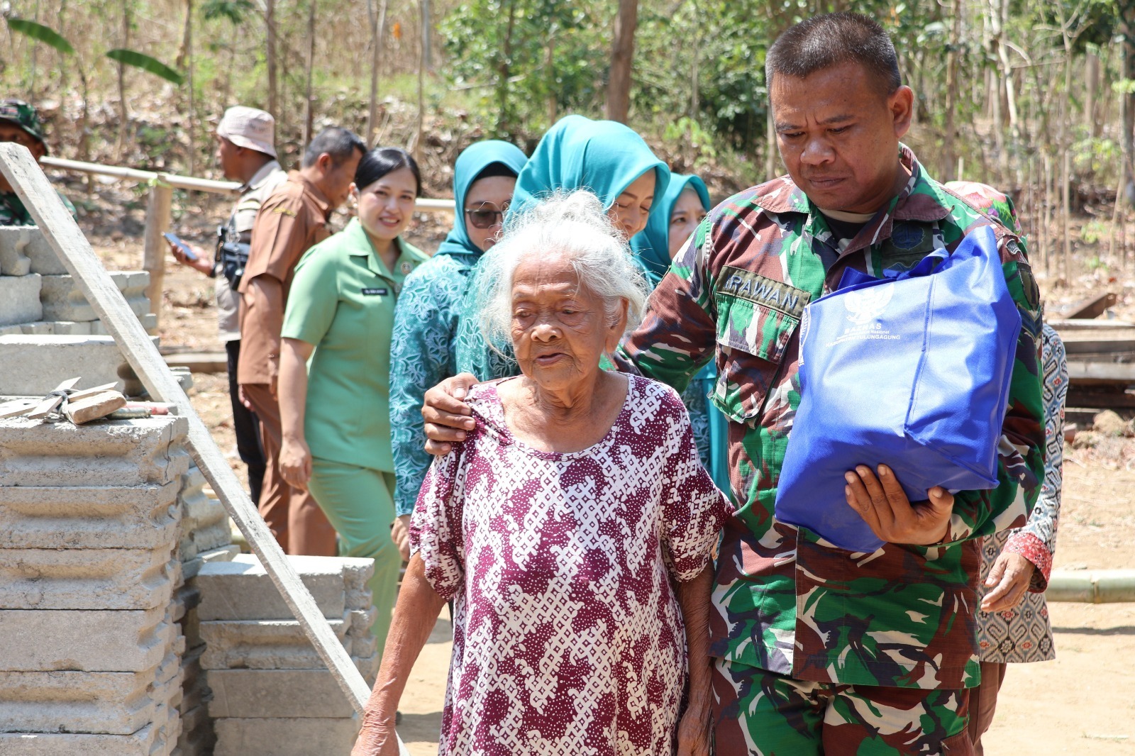 Mbah Waqilah, 95 tahun, tetap optimis jalani hidup mandiri lewat renovasi rumah