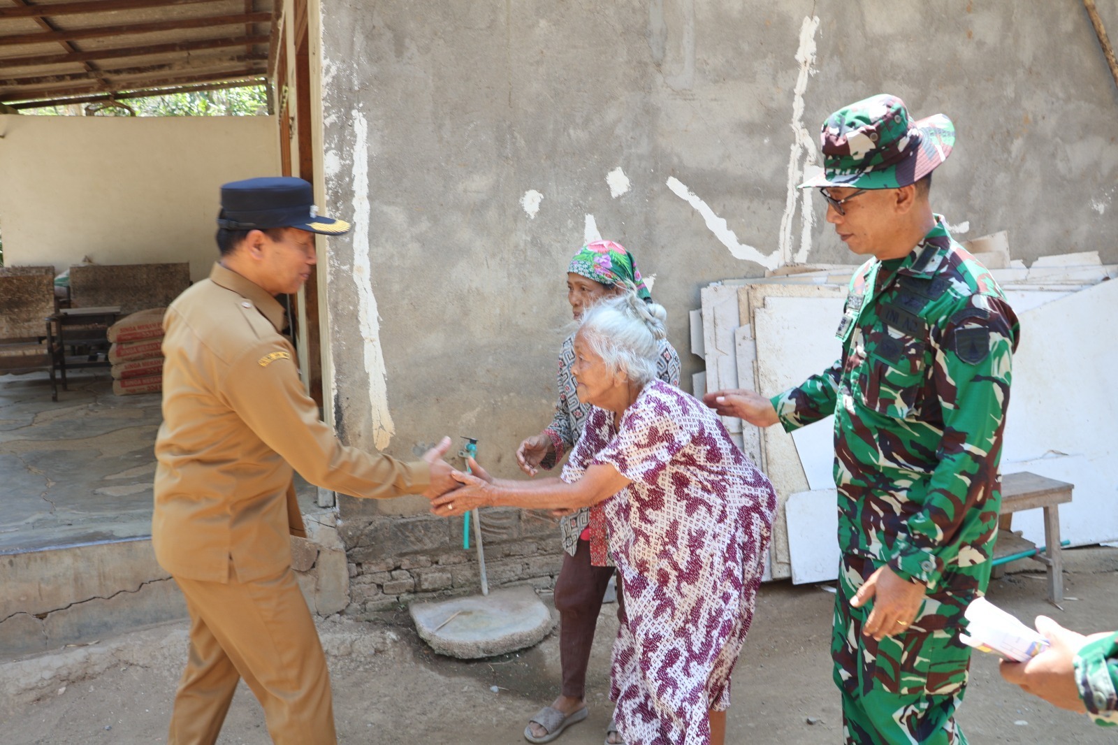 Pembangunan Rumah Layak, Harapan Mbah Waqilah di Usia 95 Tahun