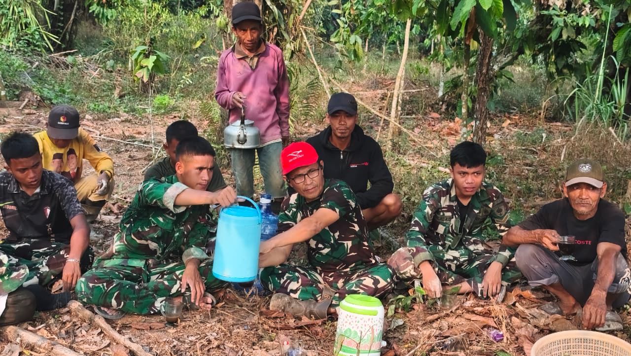 Kolaborasi TNI dan Masyarakat Dalam TMMD Membentuk Kebersamaan Sejati