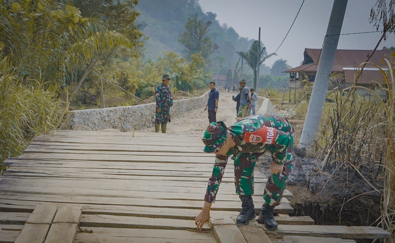 Kunjungan Dansatgas TMMD ke-130 Dukung Kinerja dan Semangat Prajurit di Luwu Timur