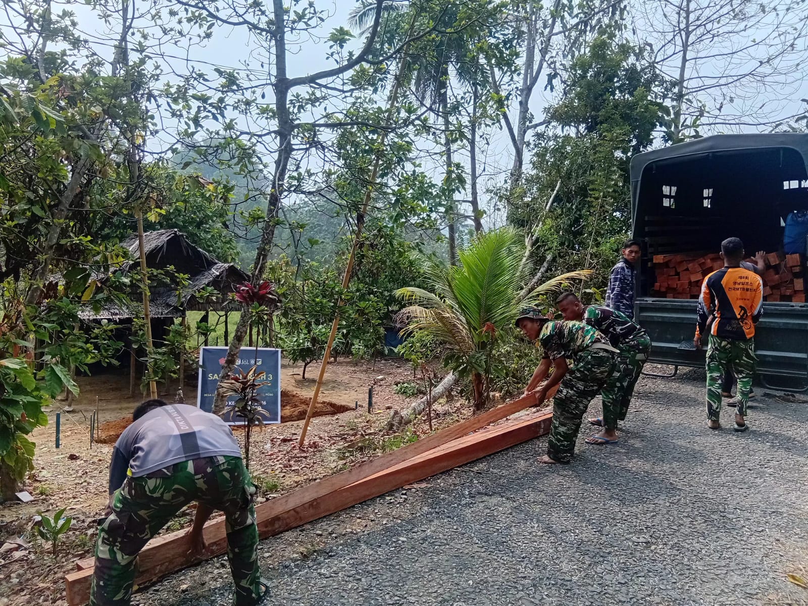 Material Kayu Siap Diterima, Langkah Awal Renovasi Rumah Bapak Tuku Djobu