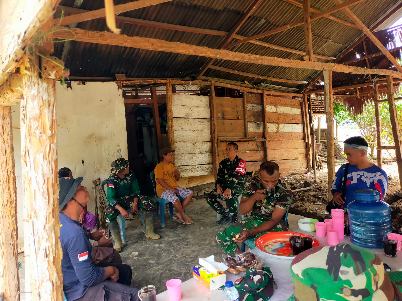 Satgas TMMD ke-130 tingkatkan hubungan dengan masyarakat Mayakeli di Poso