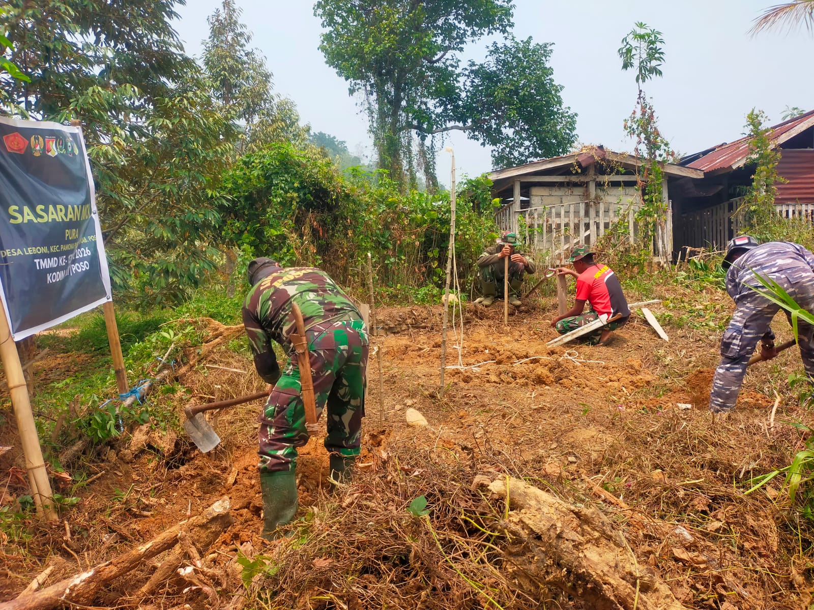 Satgas TMMD Ke-130 Mulai Proyek Sanitasi untuk Desa Leboni dengan Semangat Gotong Royong
