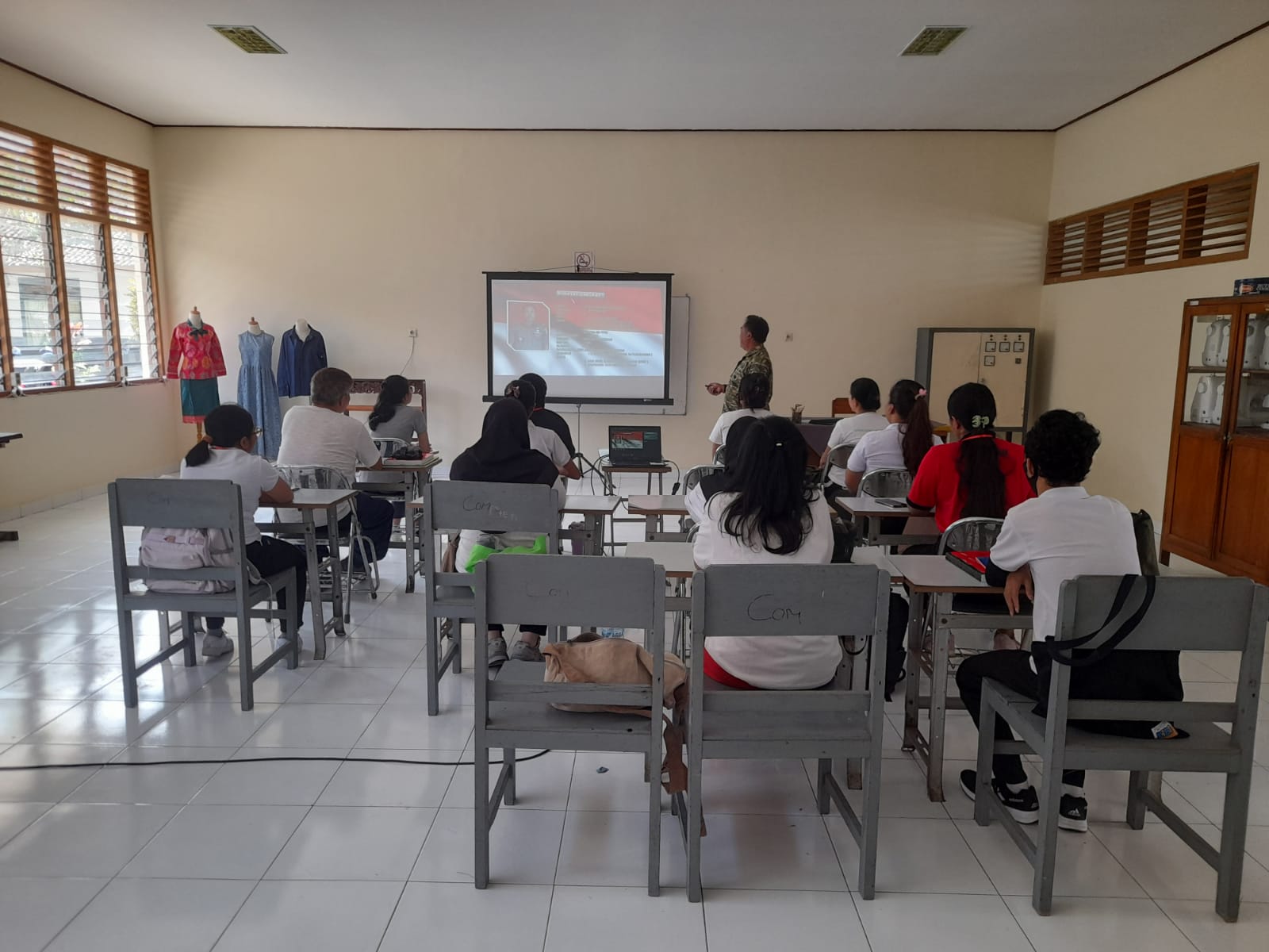 Membangun Generasi Pekerja Berkualitas Melalui Pendidikan Kebangsaan