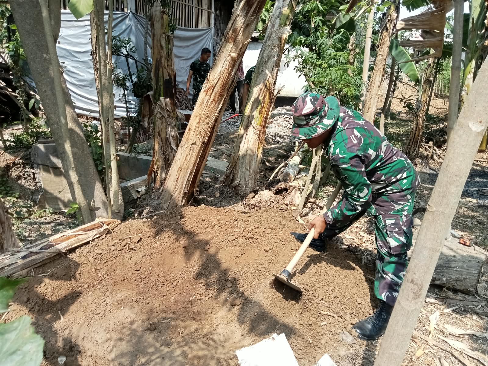 Satgas TMMD Siapkan Rumah Baru untuk Suparlan melalui Program RTLH di Tulungagung
