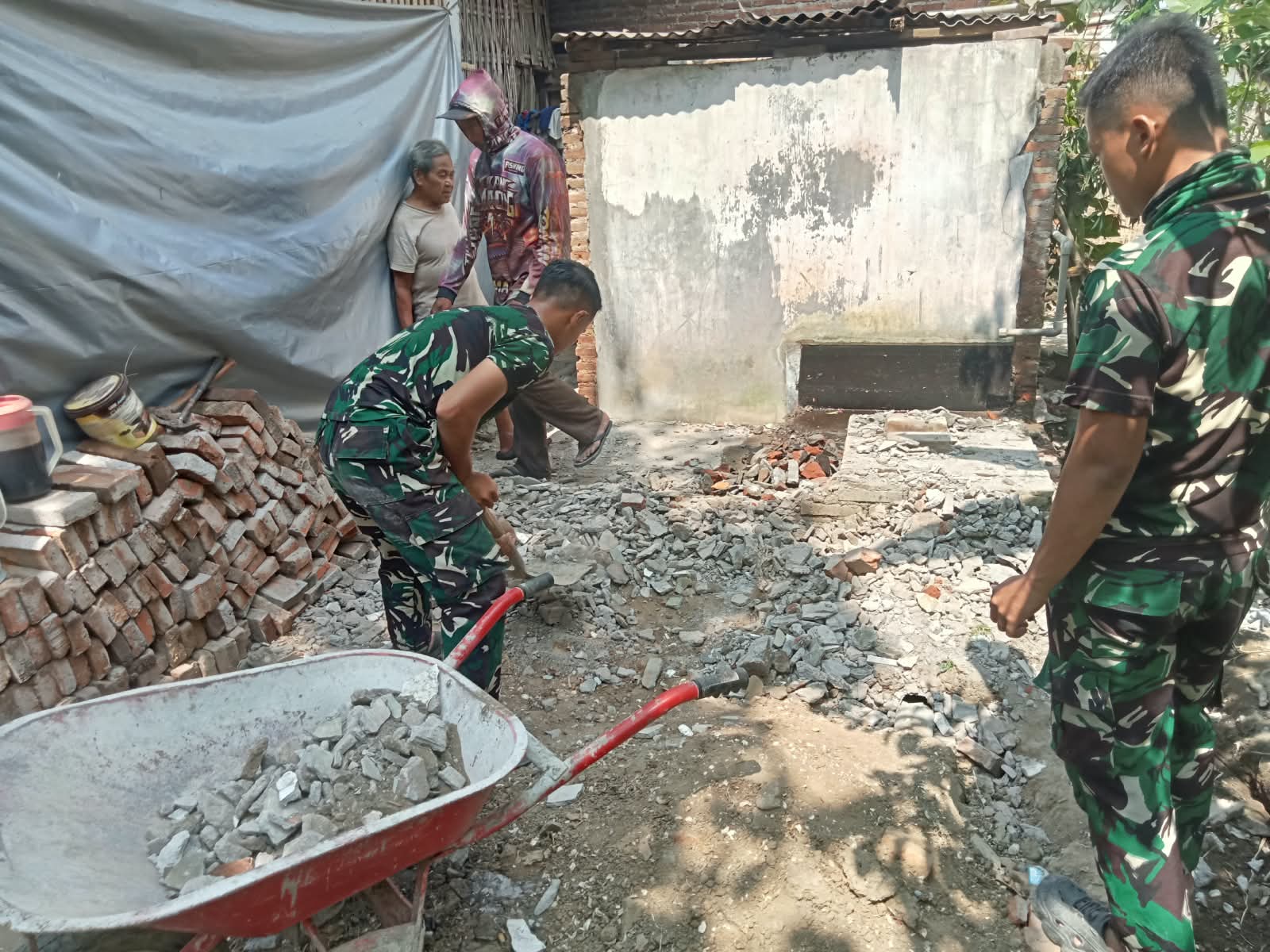 Satgas TMMD Mulai Pembangunan Rumah dan Infrastruktur Sanitasi di Tulungagung