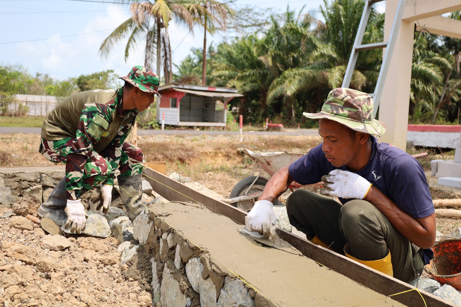 Sertu Edi Nurhadi Perkuat Masyarakat Lewat Keahlian di Program TMMD