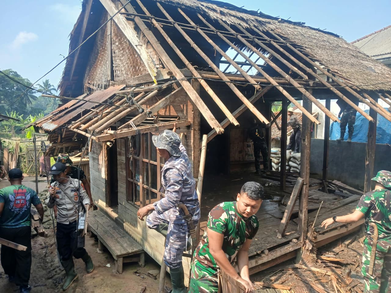 Perubahan Hunian Bapak Apin: TMMD ke-130 Ciptakan Kehidupan Baru di Lebak