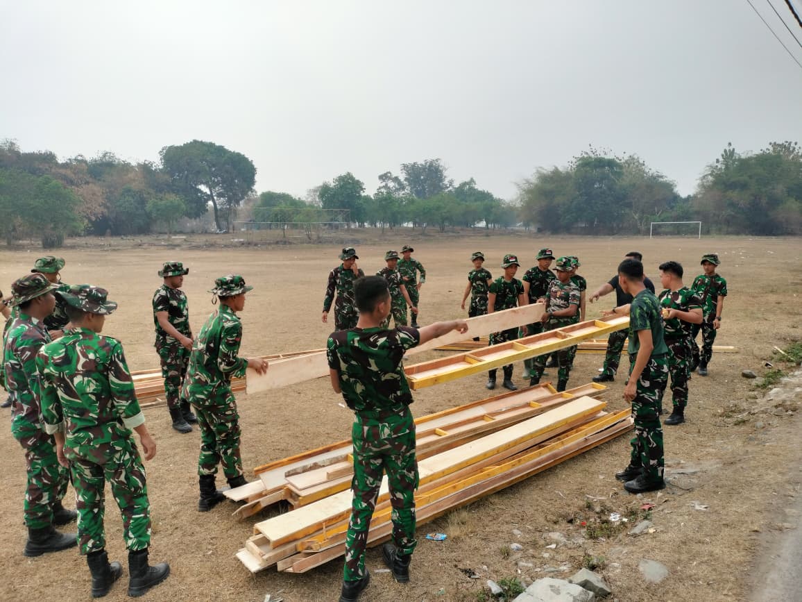 Kegiatan Satgas TMMD ke-130 Percepat Pembangunan di Sumur Bandung Melalui Mobilisasi Material