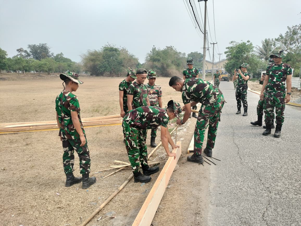 Dukungan TNI dalam Proyek Infrastruktur Desa Melalui TMMD Ke-130 di Jayanti
