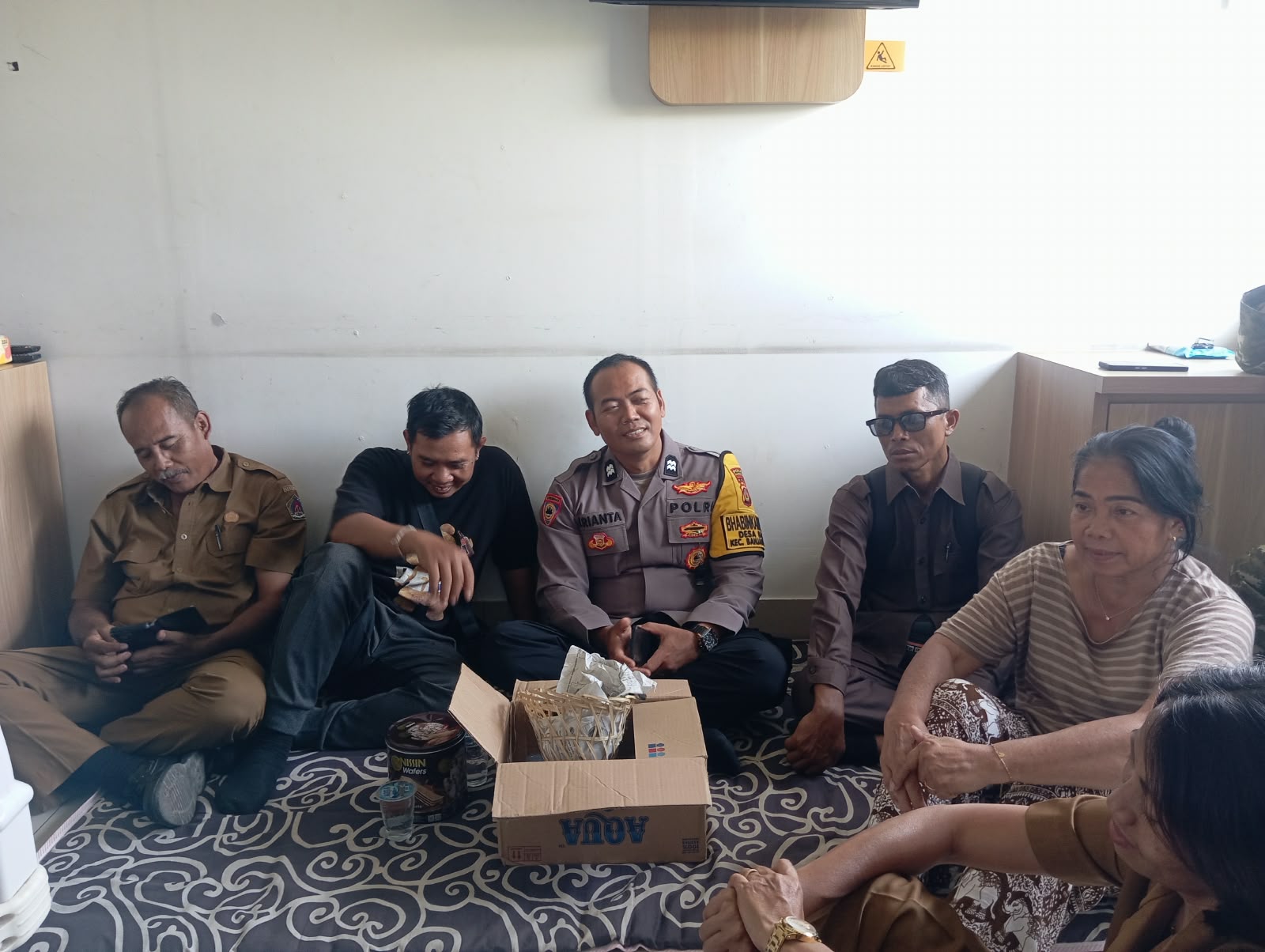 Babinsa Bakas Berikan Dukungan Moral Melalui Kunjungan kepada Warga Sakit