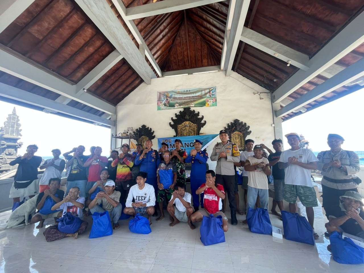 Kolaborasi TNI dan Polri Memastikan Keamanan Nelayan di Nusa Penida