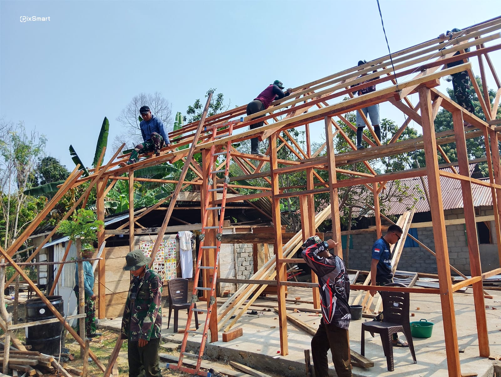 Dedikasi Satgas TMMD ke-130 Kodim 1307/Poso untuk Rumah Layak di Desa Soe
