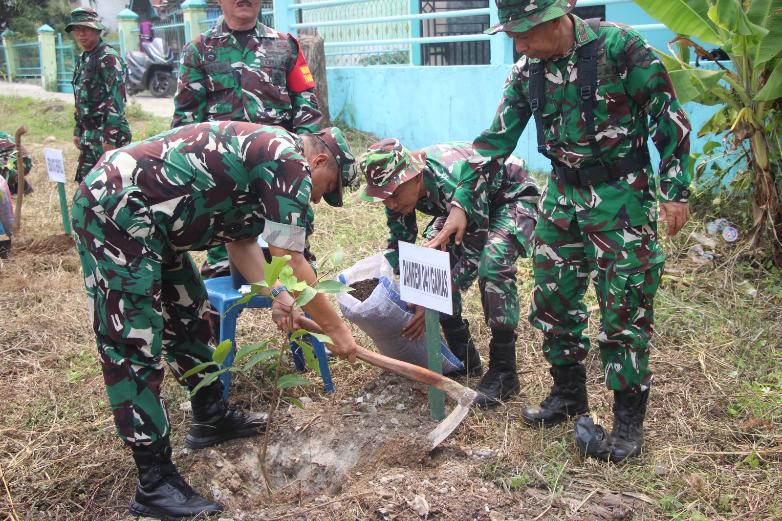 Kolonel Edison dan Forkopimda Bengkulu Rayakan TMMD dengan Aksi Hijau Bersama