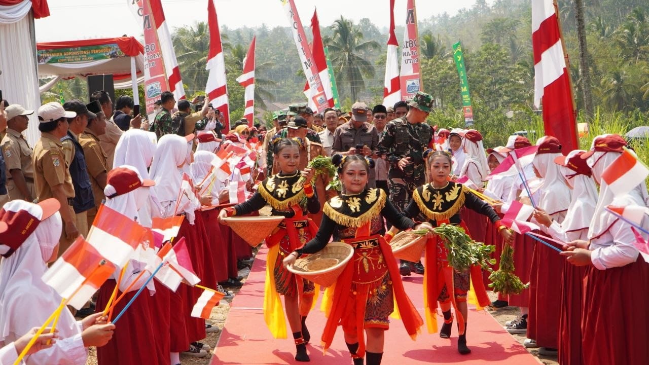 Siswa SD Taji Rayakan Kehangatan Acara TMMD ke-130 dengan Tarian Penuh Energi